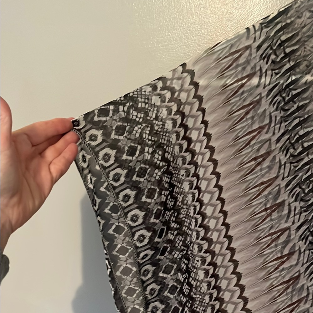 Patterned Black and White Kimono, women’s top, Fringe detail - Picture 5 of 7